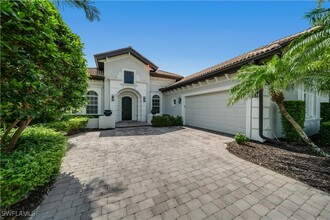 7672 Sussex Ct in Naples, FL - Building Photo - Building Photo