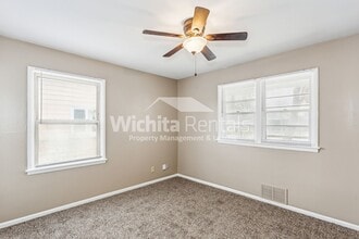 4568 S Cherry St in Wichita, KS - Building Photo - Building Photo