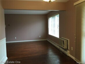 100 W Hickory Grove Rd in Bloomfield Township, MI - Building Photo - Building Photo