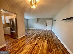 3837 Hamilton St-Unit -J-103 in Hyattsville, MD - Foto de edificio - Building Photo