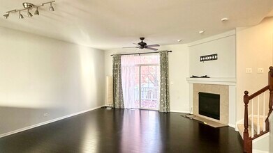 3364 Kentshire Cir in Aurora, IL - Building Photo - Building Photo