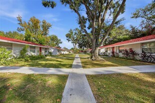 11733 N 12th St in Tampa, FL - Building Photo