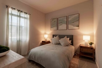 The Grove at Woodlake in Sacramento, CA - Foto de edificio - Building Photo