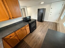 37 Thompson Street in Concord, NH - Building Photo