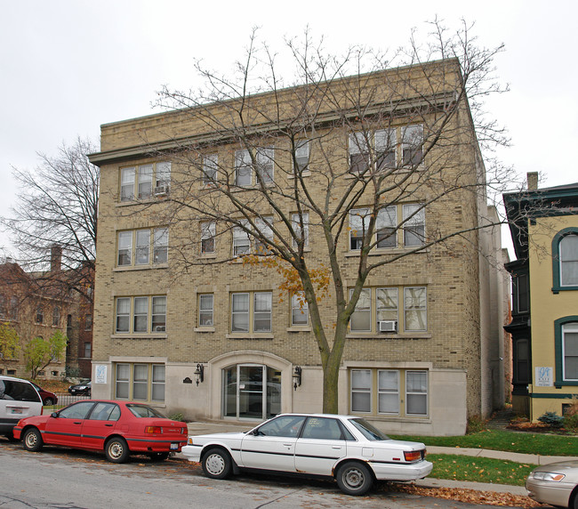 1303 Cass in Milwaukee, WI - Building Photo - Building Photo