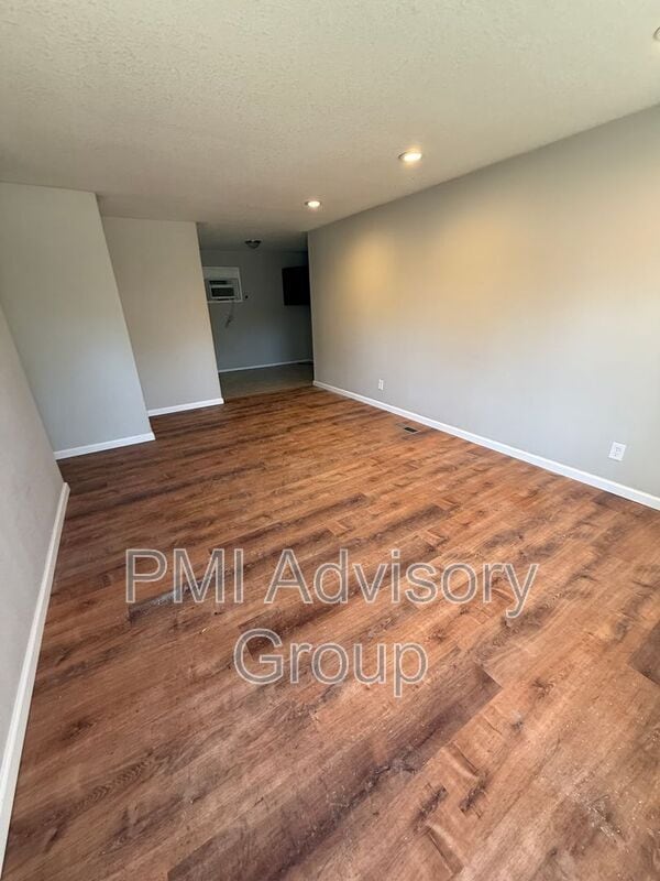 3525 SE Adams St in Topeka, KS - Building Photo - Building Photo