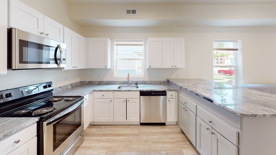 1214 Washtenaw Ct in Ann Arbor, MI - Building Photo
