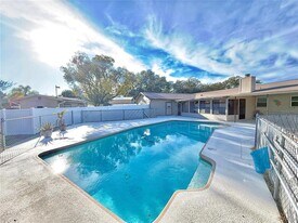 2503 Woodhaven Ct in Orlando, FL - Building Photo