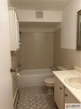 628 Cricket Ln in Woodbridge Township, NJ - Building Photo - Building Photo