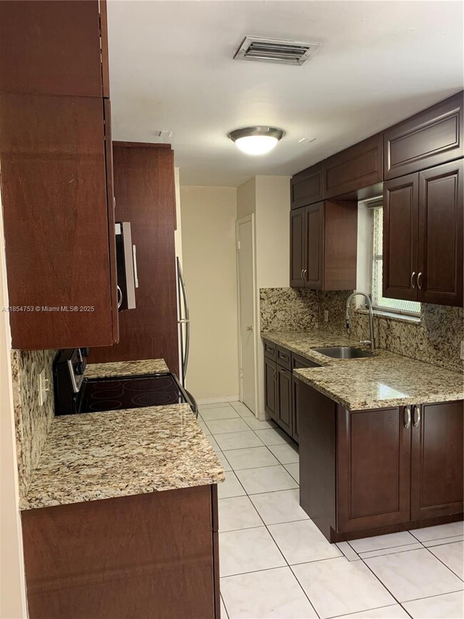 2641 Polk St in Hollywood, FL - Building Photo - Building Photo