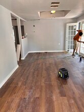 323 Estrella St in San Antonio, TX - Building Photo - Building Photo