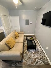 2115 N Raymond Ave, Unit 2109 Raymond in Altadena, CA - Building Photo - Building Photo