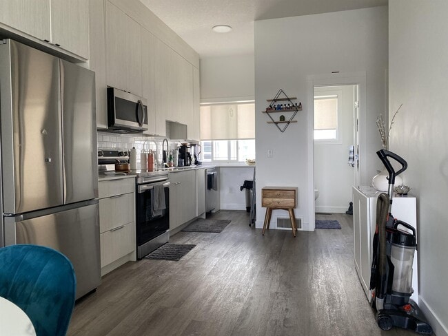 property at 101 Panatella Square NW
