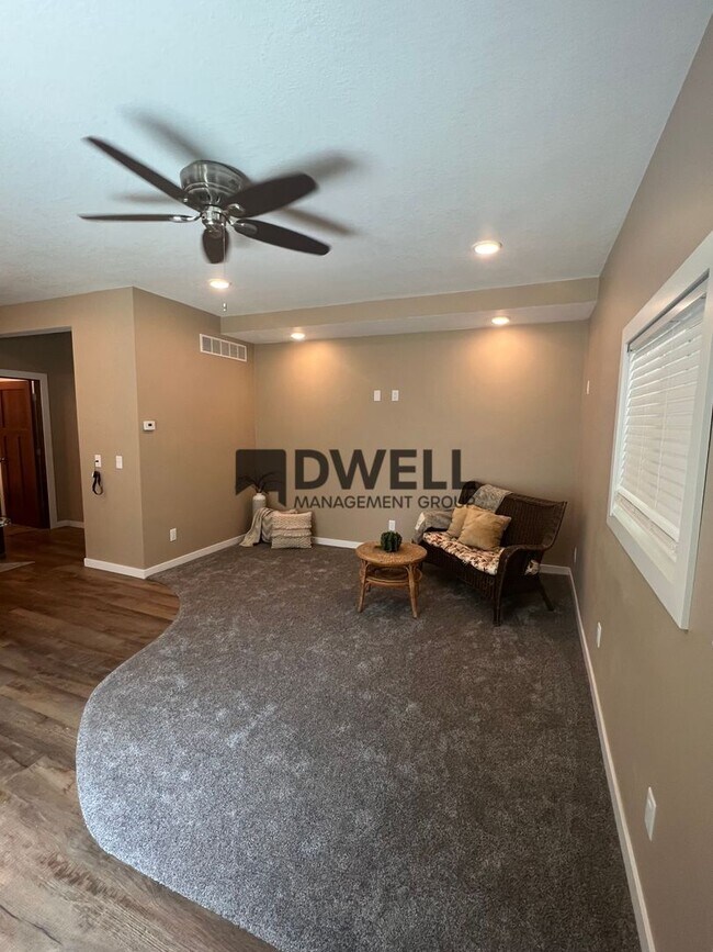 807 1st Dr NW-Unit -A in Austin, MN - Foto de edificio - Building Photo