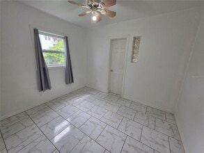 207 Hibiscus St in Tarpon Springs, FL - Building Photo - Building Photo