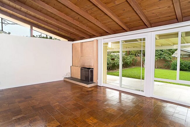 8512 Fullbright Ave in Los Angeles, CA - Building Photo - Building Photo