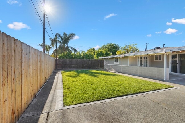 520 McKnight Ln in Vacaville, CA - Building Photo - Building Photo