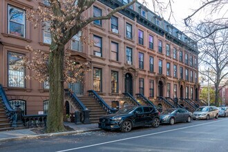 164 Lafayette Ave in Brooklyn, NY - Foto de edificio - Building Photo