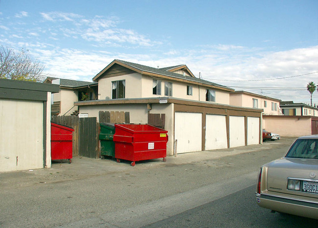 1033 Mission Dr in Costa Mesa, CA - Building Photo - Other