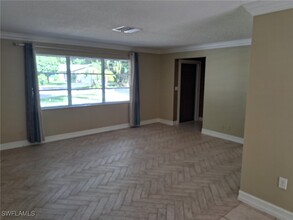 2525 Dawn Cir in Naples, FL - Building Photo - Building Photo