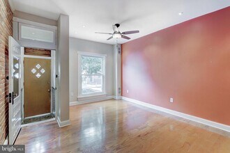 806 S Clinton St in Baltimore, MD - Foto de edificio - Building Photo