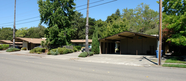 2719 Tachevah Dr in Santa Rosa, CA - Building Photo - Building Photo