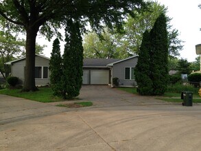 2107 Judson Ct, Unit 2109 in Davenport, IA - Foto de edificio - Building Photo