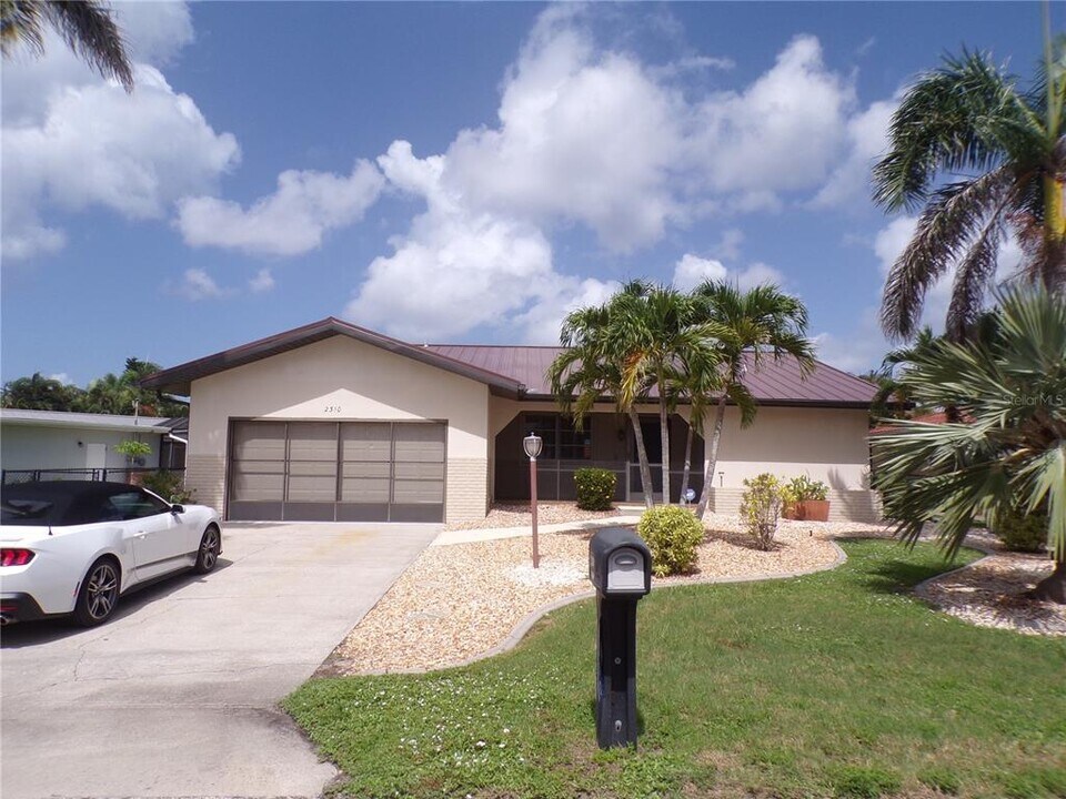 2310 Palm Tree Dr in Punta Gorda, FL - Building Photo
