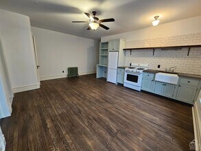 742 Warren St in Hudson, NY - Building Photo - Building Photo