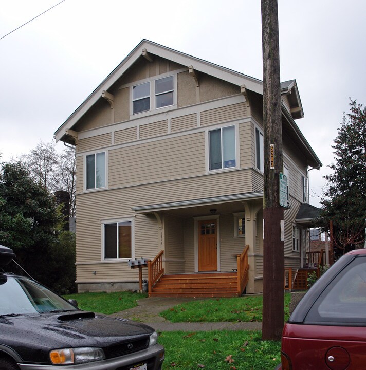 5213 12th Ave NE in Seattle, WA - Building Photo