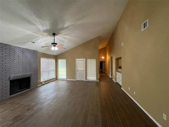 2807 Crest Park Dr in Houston, TX - Building Photo - Building Photo