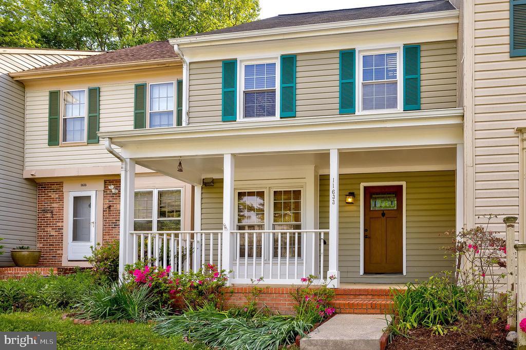 11633 Pleasant Meadow Dr in North Potomac, MD - Building Photo