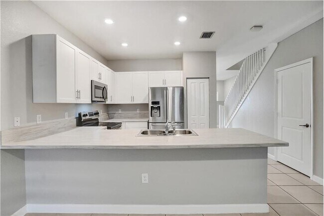 389 NE 208th St in Miami, FL - Building Photo - Building Photo