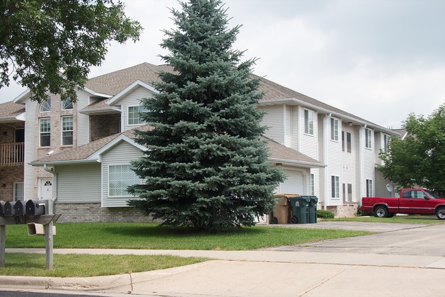 901 Jana Ln in Madison, WI - Foto de edificio - Building Photo