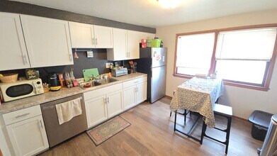 2233 S Mound St, Unit Upper in Milwaukee, WI - Building Photo - Building Photo