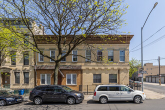 615 Fairview Ave in Ridgewood, NY - Building Photo - Building Photo