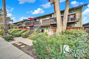 1060 Oak Grove Rd in Concord, CA - Building Photo