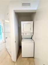 1050 Brickell Ave in Miami, FL - Building Photo - Building Photo
