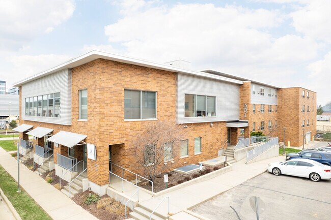 301 S Livingston St in Madison, WI - Foto de edificio - Building Photo