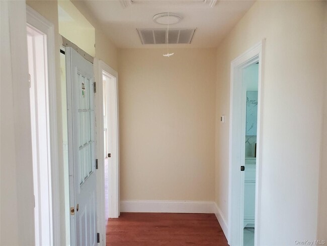 529 Maple Ave in Uniondale, NY - Building Photo - Building Photo