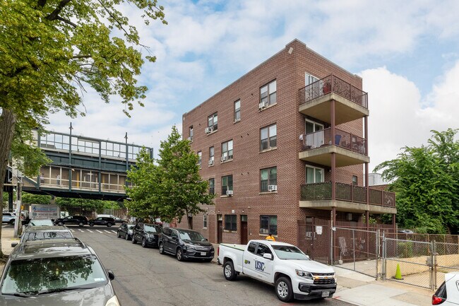 12302 Jamaica Ave in Richmond Hill, NY - Foto de edificio - Building Photo