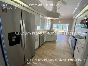 1030 Bayshore Dr in Englewood, FL - Foto de edificio - Building Photo
