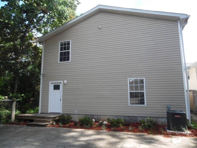 property at 725 W Georgia St