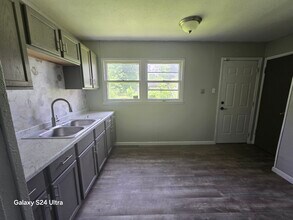 6 Louise Ln in Sauget, IL - Building Photo - Building Photo