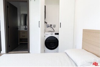 623 Mariposa Ave in Los Angeles, CA - Building Photo - Building Photo