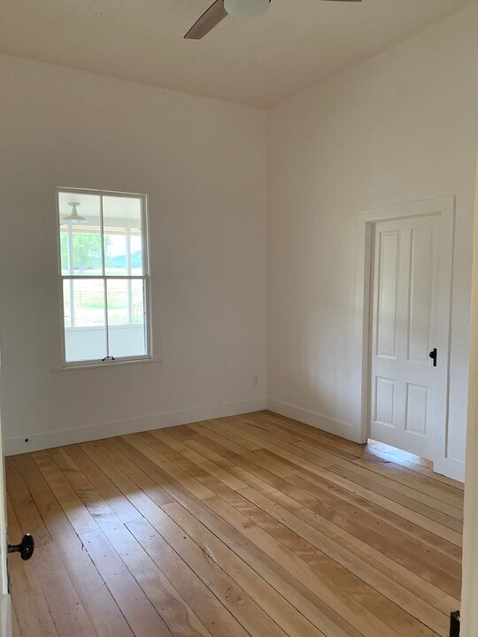 1633 Loliondo Rnch Rd in Copperopolis, CA - Building Photo