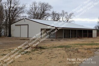 1973 E Old Hwy 40 in New Cambria, KS - Foto de edificio - Building Photo