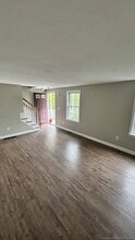 30 Harriet Thayer Ave in Attleboro, MA - Foto de edificio - Building Photo