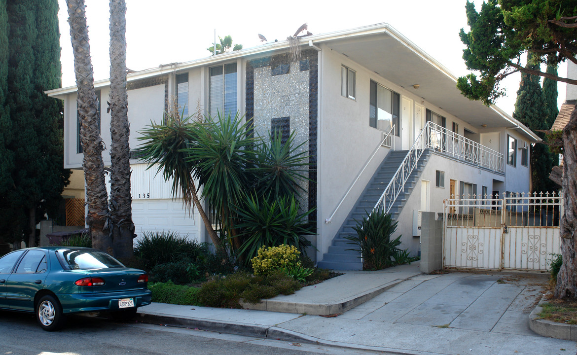 135 Maynard St in Glendale, CA - Building Photo