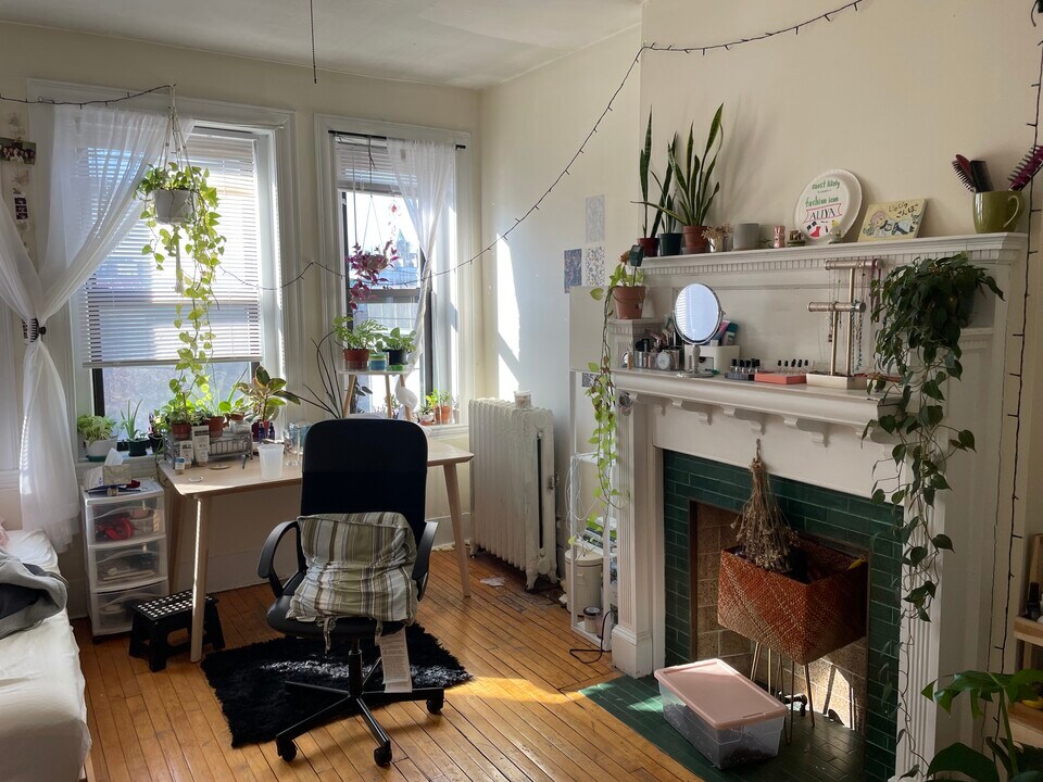 100 Linden St, Unit 11 in Boston, MA - Foto de edificio